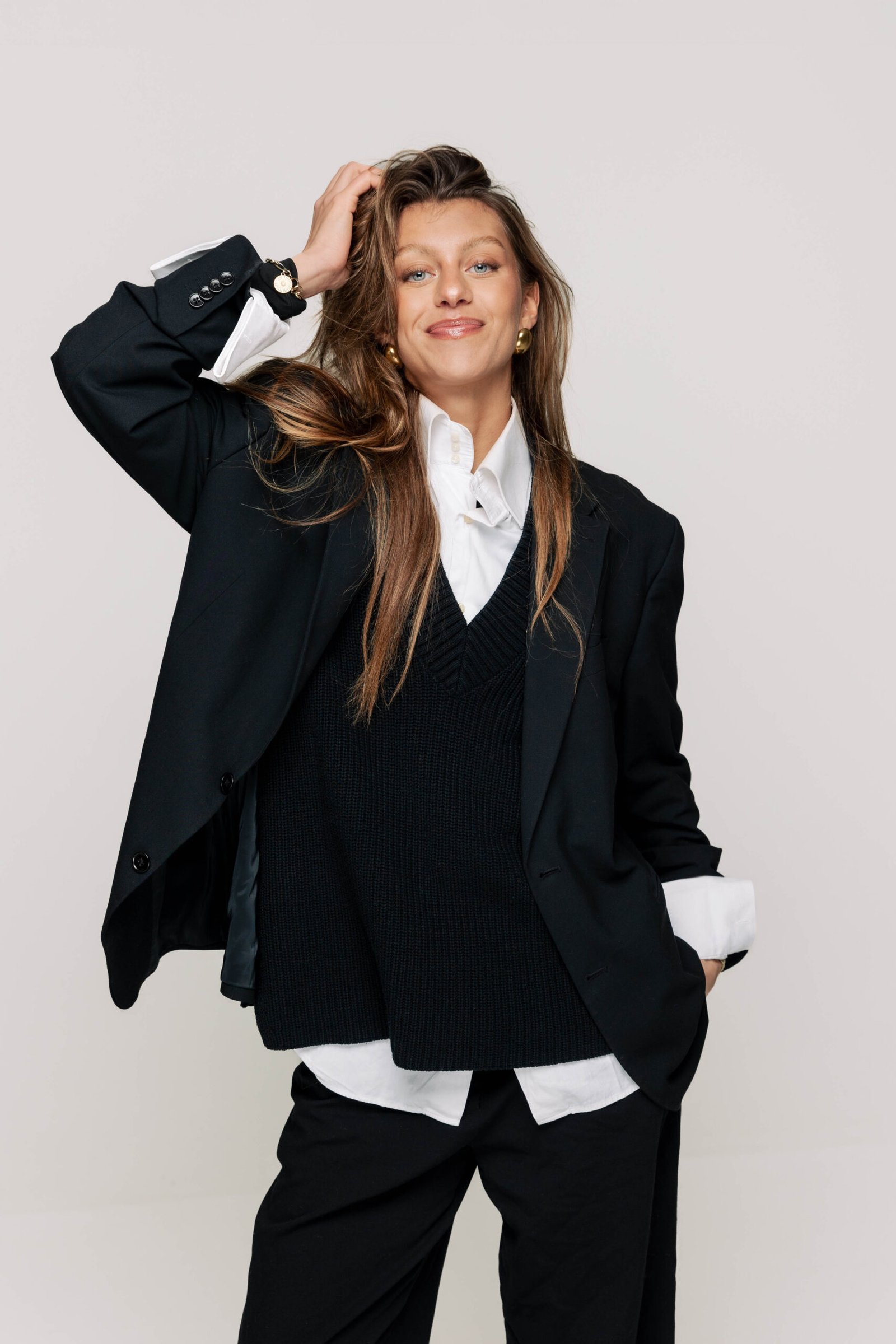 Portret van Sterre de Goede, gefotografeerd in de studio door fotograaf Tara